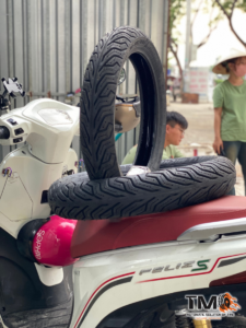 Lốp chống đinh công nghệ tự vá xe máy điện Vinfast Feliz giá tốt. Công nghệ tự vá lỗ thủng dưới 4 ly, bảo hành chống đinh đến hết chỉ số mòn vỏ,...