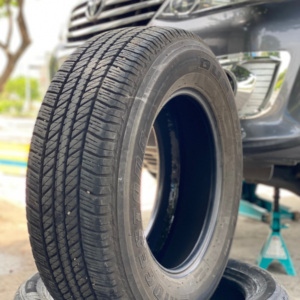 Tráng lốp chống đinh cho ô tô là phương pháp phủ ly tâm một lớp cao su dẻo (dày 5-6 mm) vào lòng lốp xe. Lớp keo này có tác dụng ngăn chặn các vật sắc nhọn (dưới 6 ly) đâm xuyên qua lốp. Giúp tránh nổ lốp đột ngột, bảo vệ an toàn cho người lái xe.